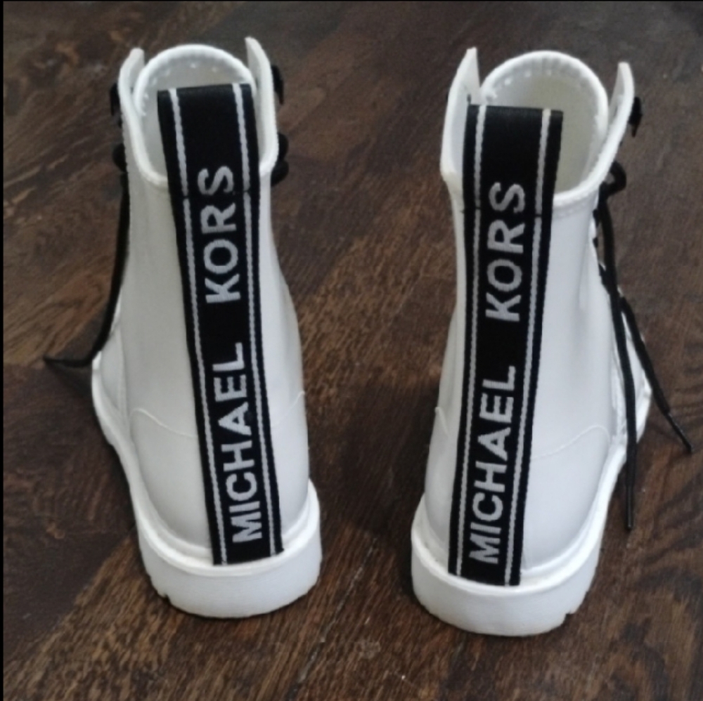 Micheel Kors Boots (Size 8 Womans)